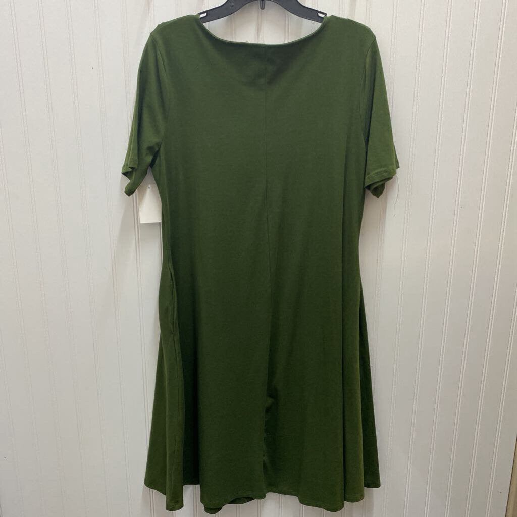 SHORT SLEEVED DRESS