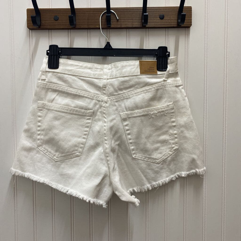 DISTRESSED CUTOFF DENIM SHORTS