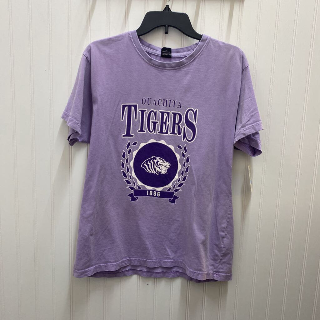 "OUACHITA TIGERS" SHORT SLEEVE GRAPHIC TEE