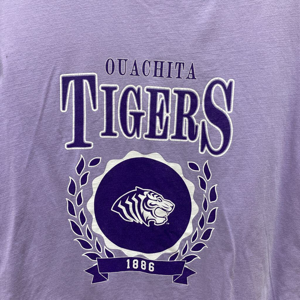 "OUACHITA TIGERS" SHORT SLEEVE GRAPHIC TEE