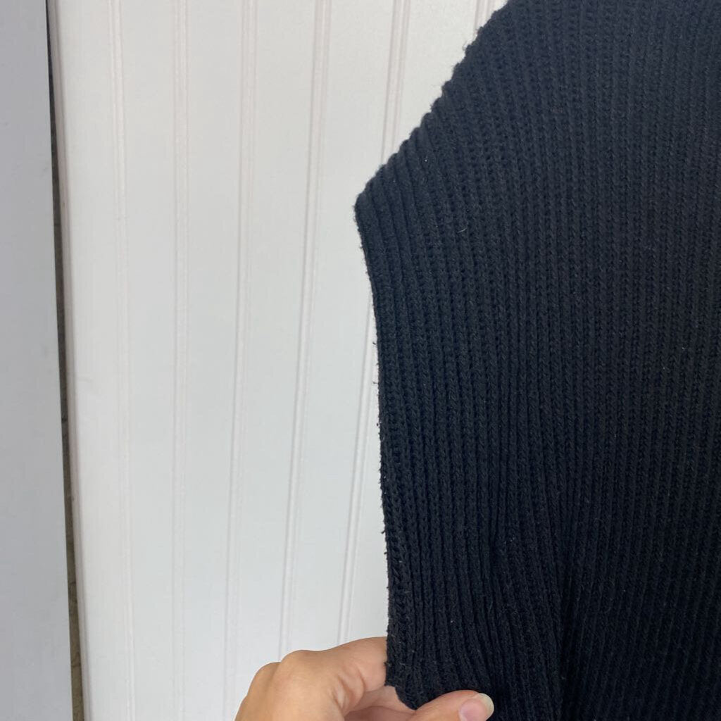 RIBBED SLEEVLESS SWEATER