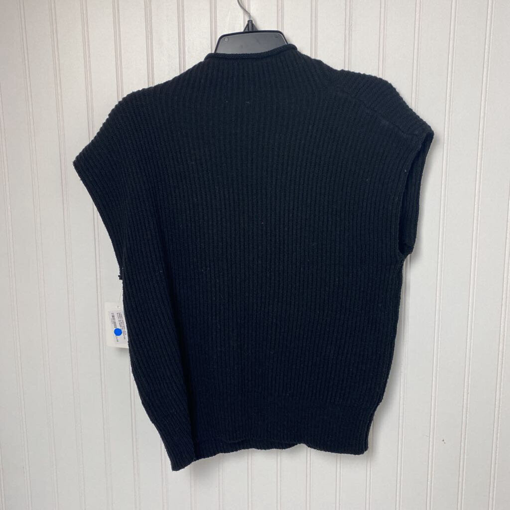 RIBBED SLEEVLESS SWEATER
