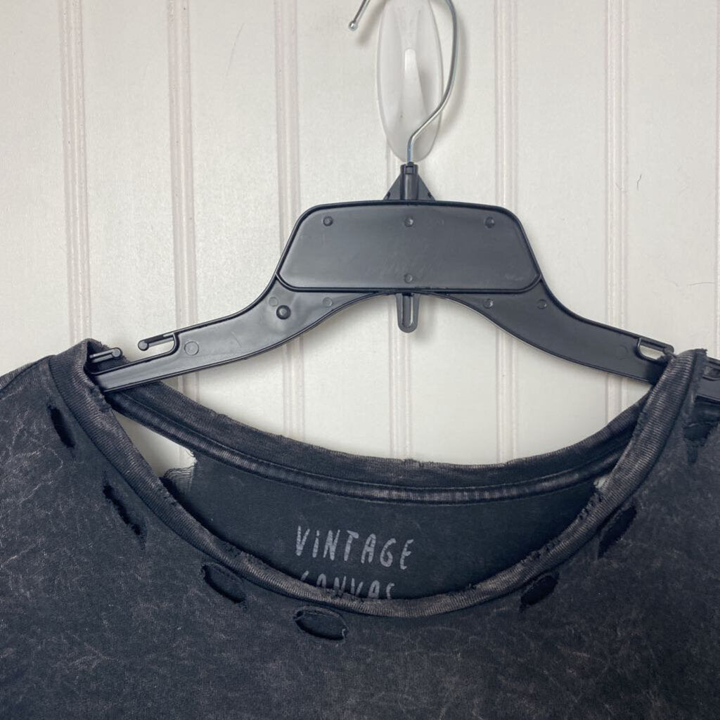 DISTRESSED GRAPHIC TEE