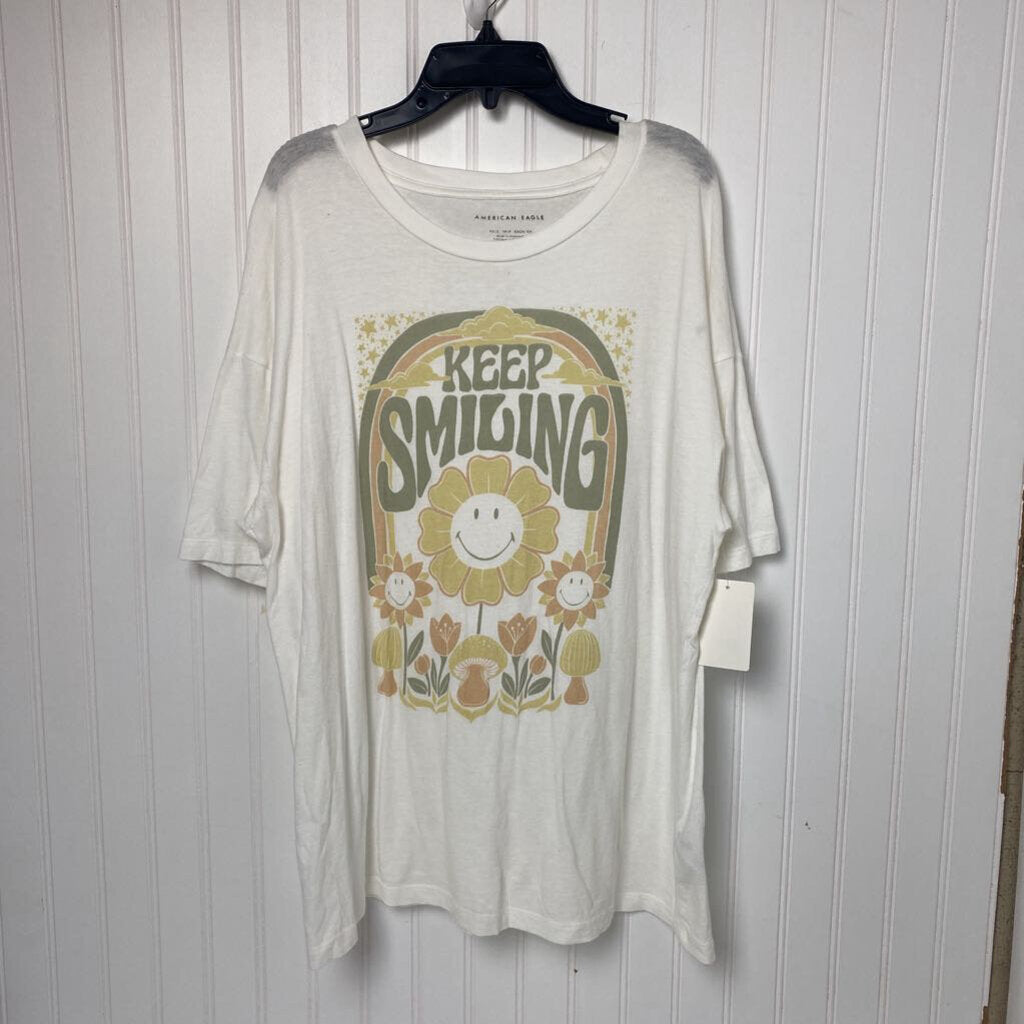 KEEP SMILING GRAPHIC TEE