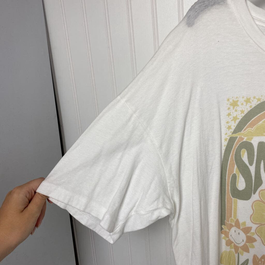 KEEP SMILING GRAPHIC TEE