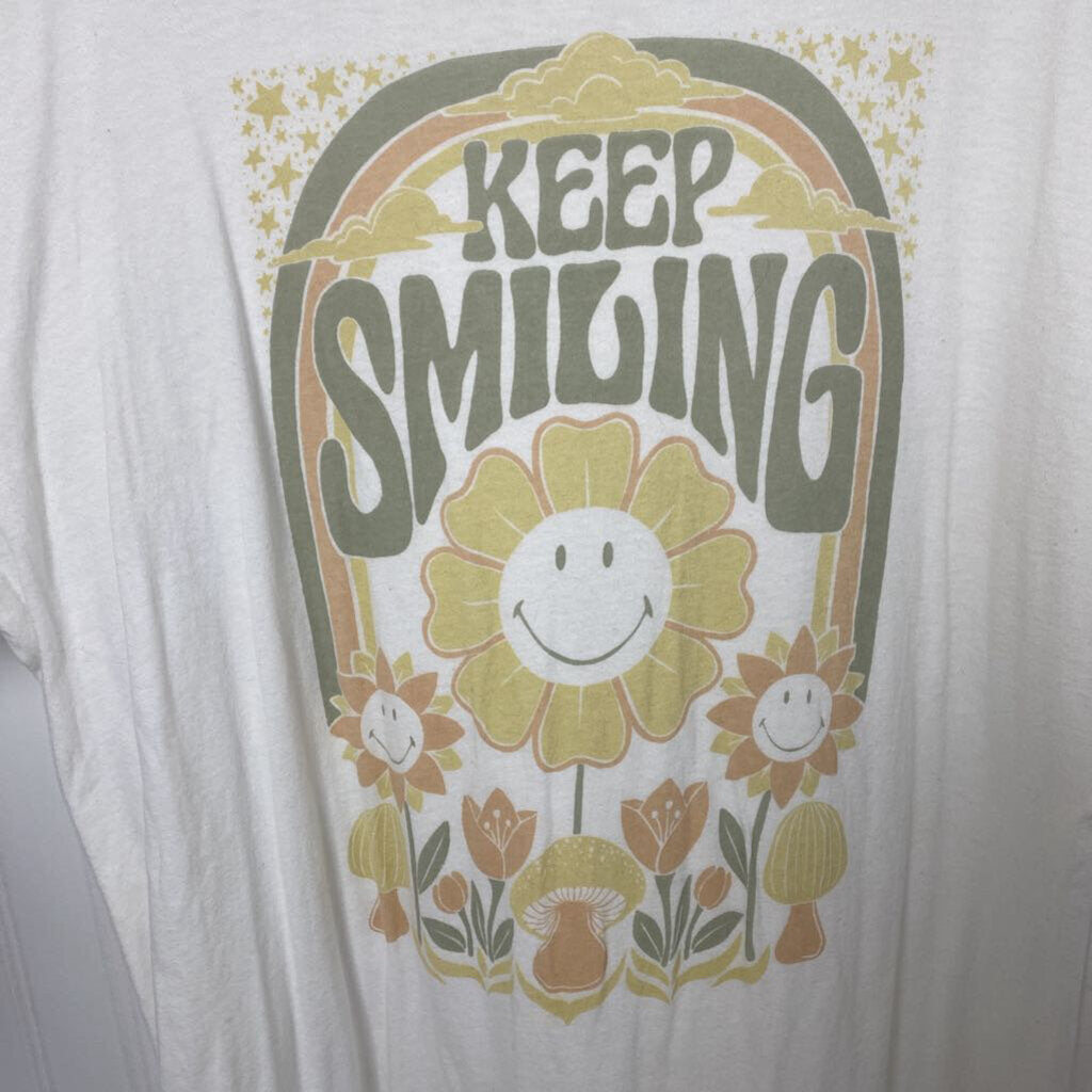 KEEP SMILING GRAPHIC TEE