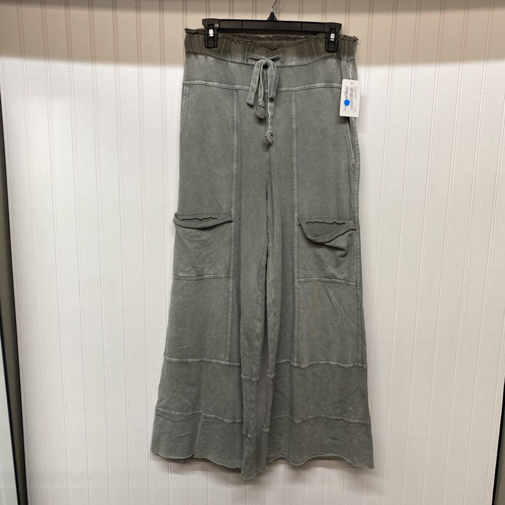 WIDE LEGGED PANTS