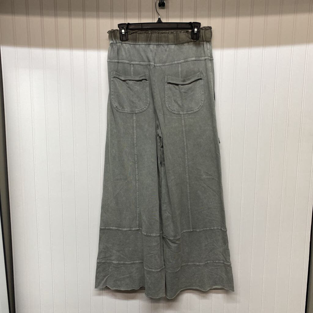 WIDE LEGGED PANTS