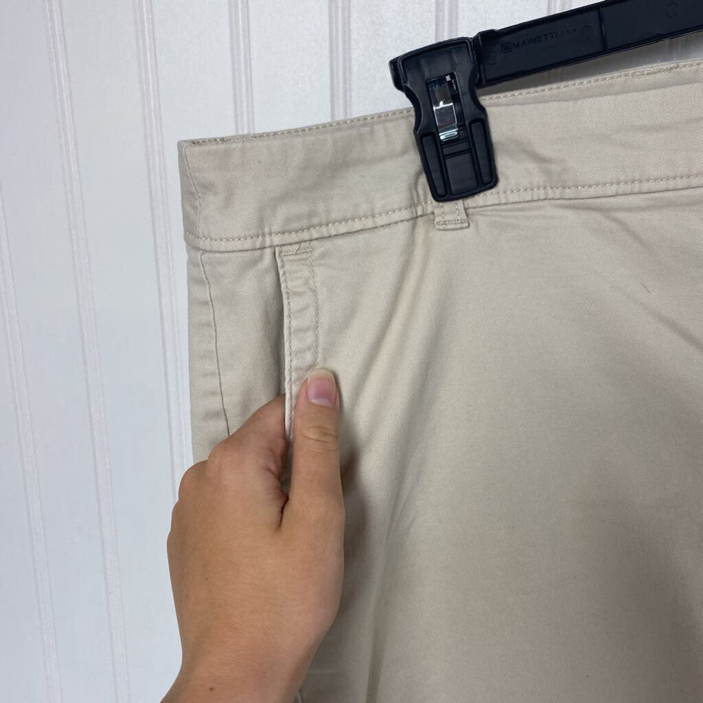 FLAT FRONT KHAKI SHORTS