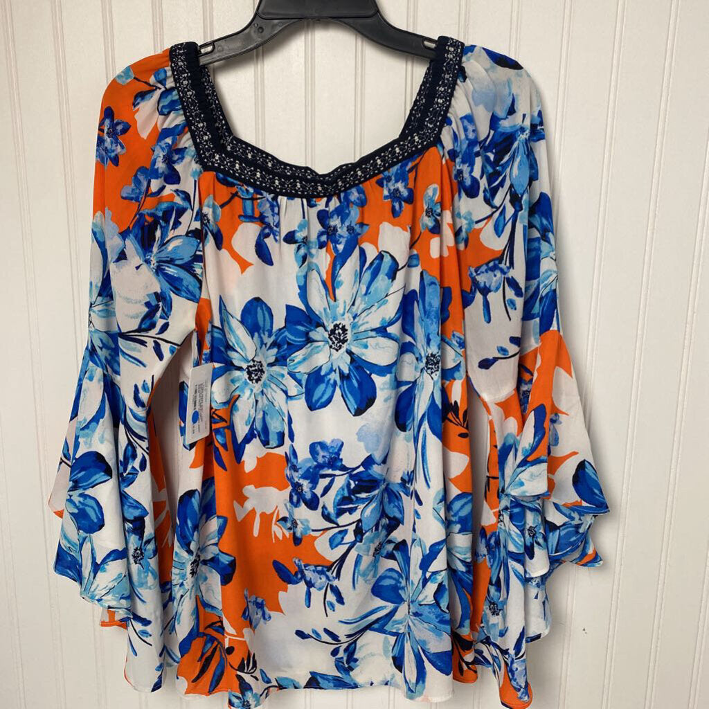 FLOWY SQUARED NECK