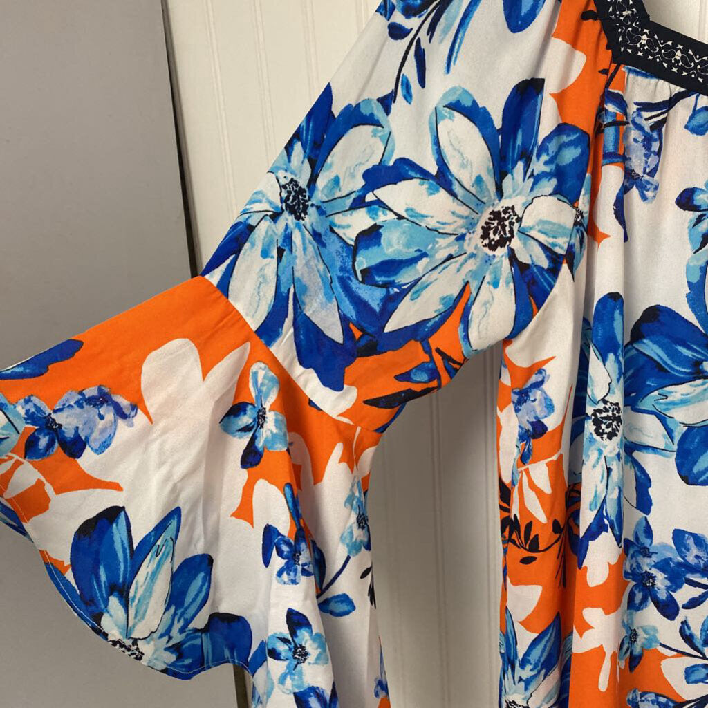 FLOWY SQUARED NECK