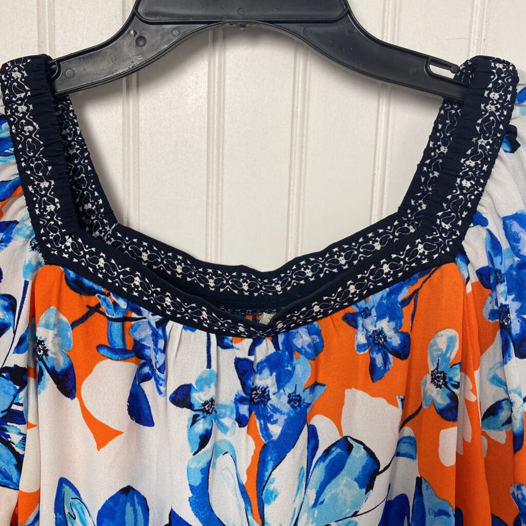 FLOWY SQUARED NECK