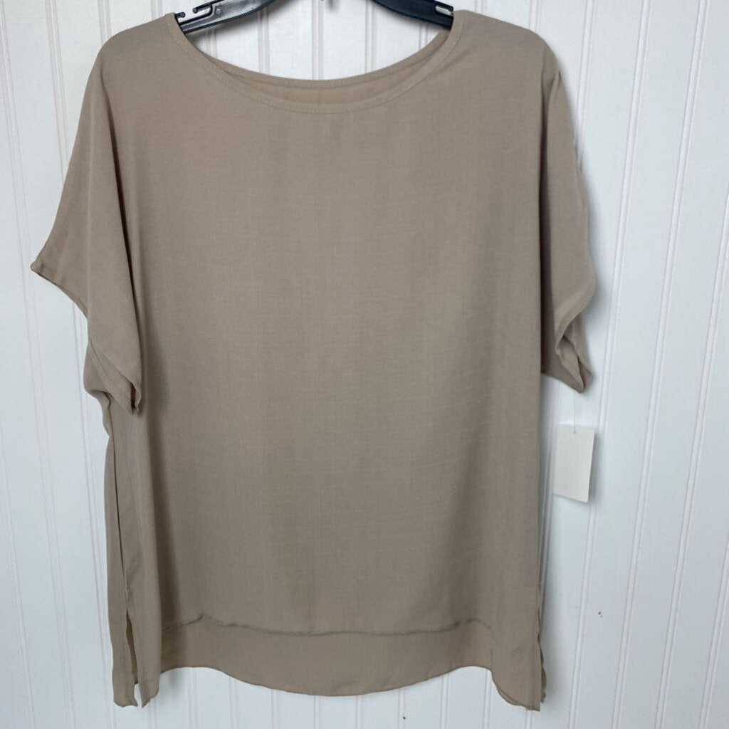 FLOWY SHORT SLEEVED