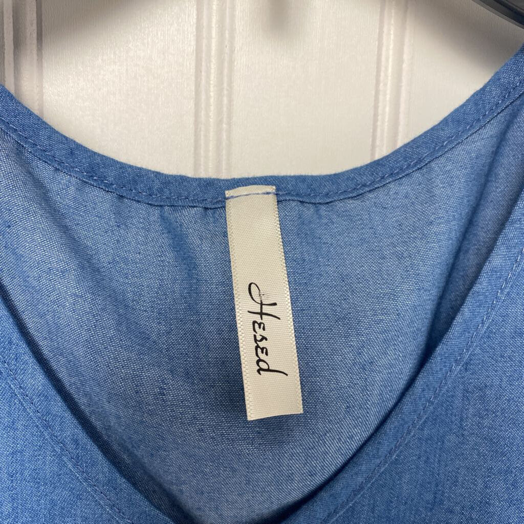 RUFFLED SLEEVLESS TOP