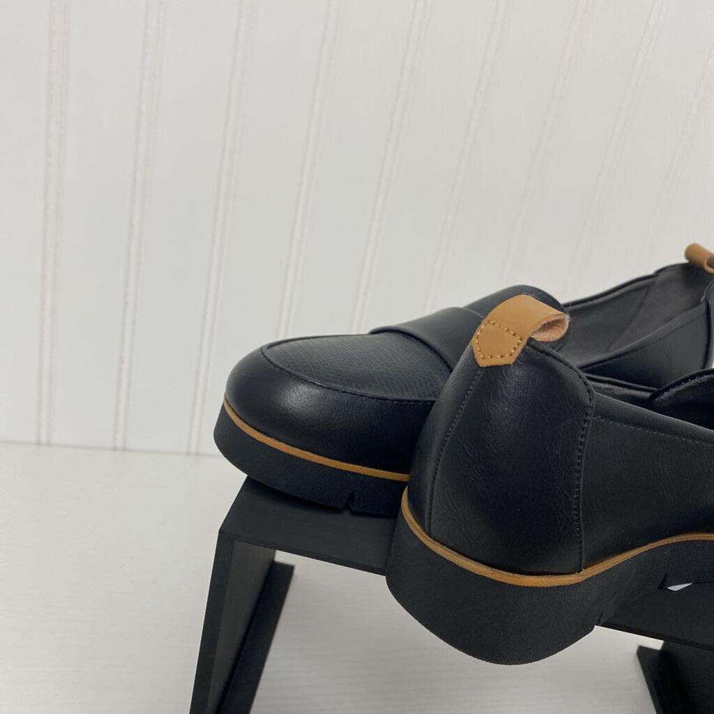 BLACK LOAFERS