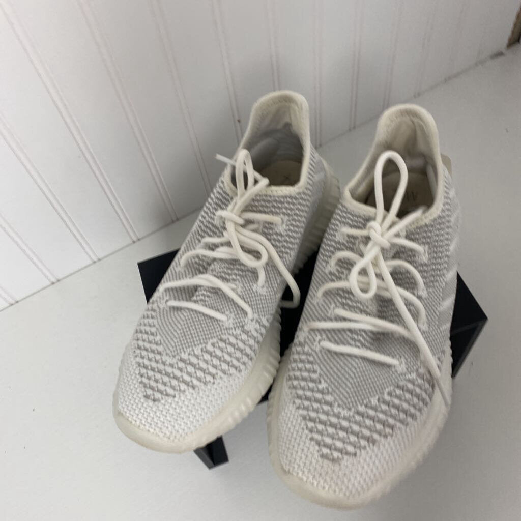 LADIES TENNIS SHOES