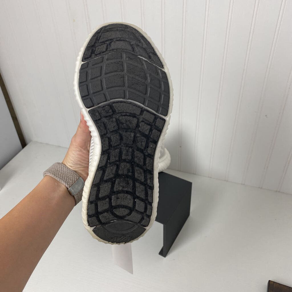 LADIES TENNIS SHOES