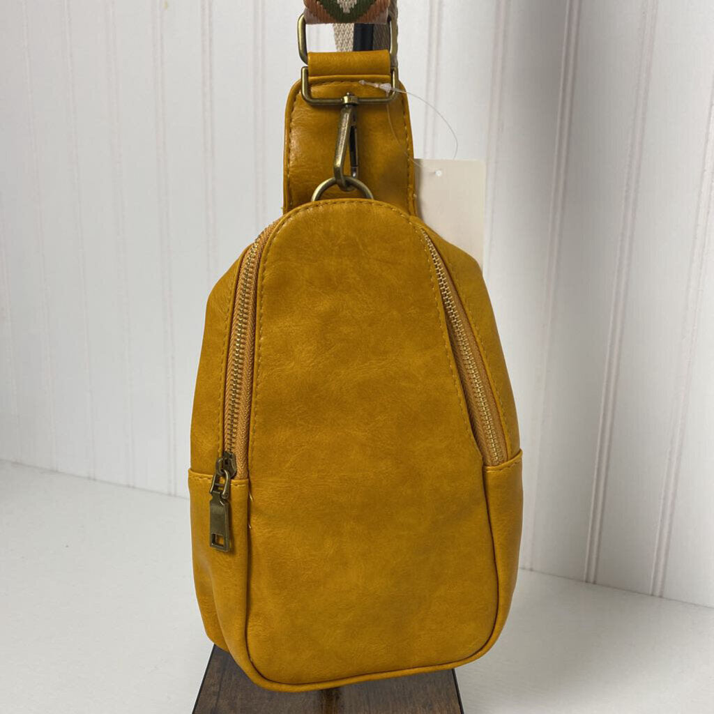 CROSS BODY PURSE