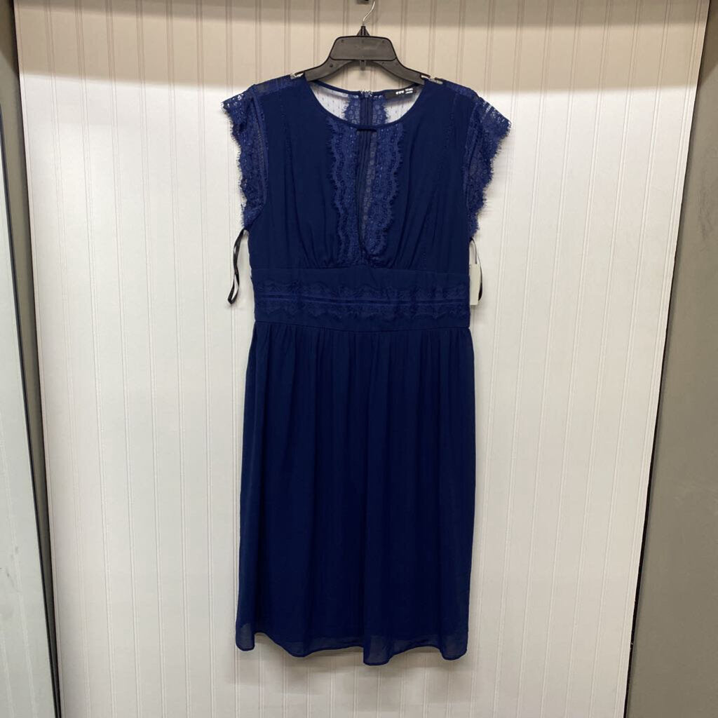 SLEEVELESS LACE DRESS