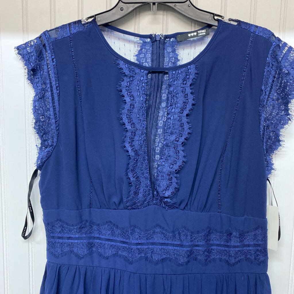 SLEEVELESS LACE DRESS