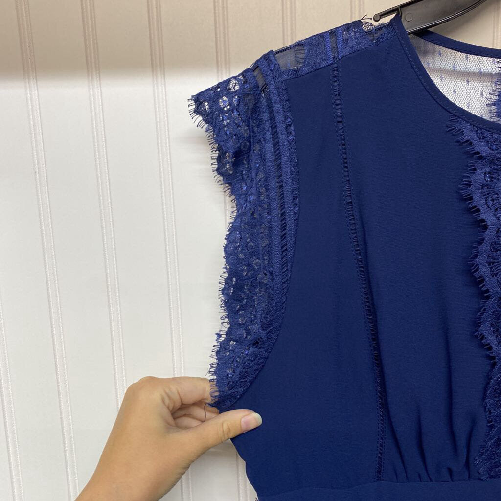SLEEVELESS LACE DRESS