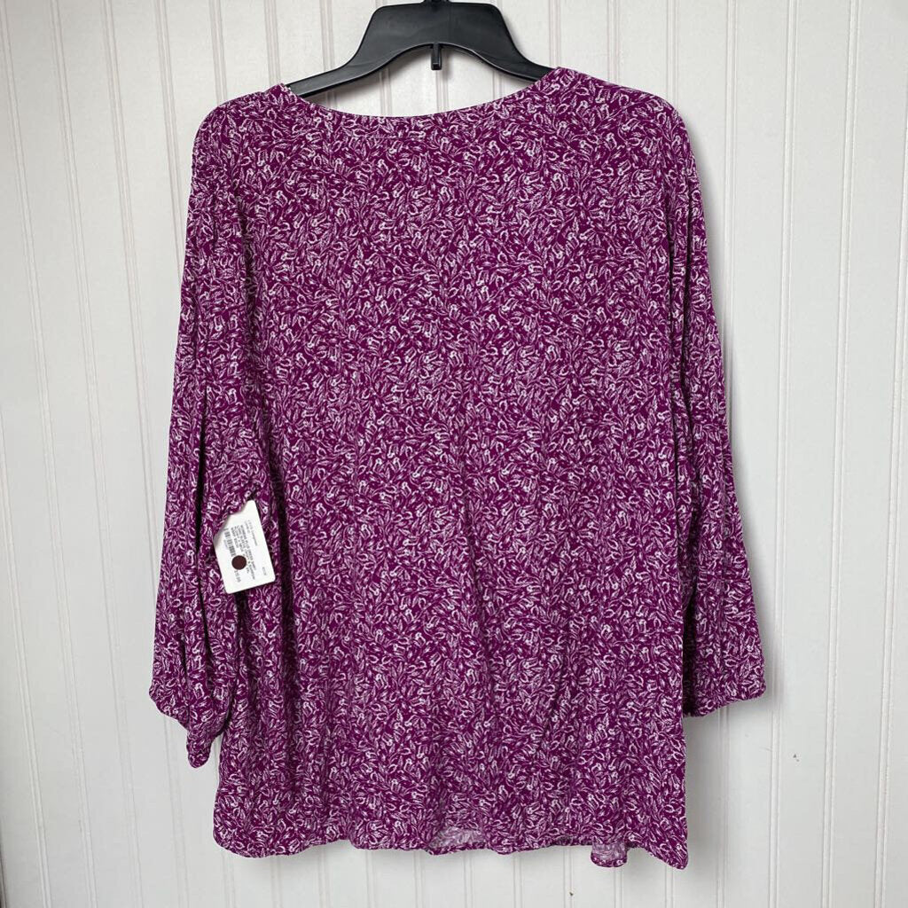 FLOWY V NECK