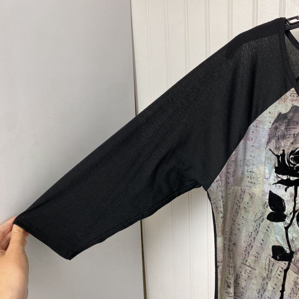GRAPHIC 3/4 SLEEVED