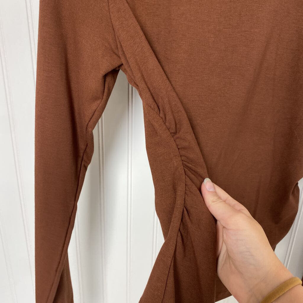 GATHERED SIDES LONG SLEEVED