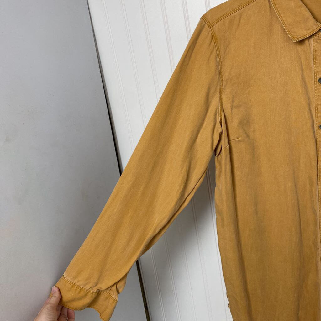LONG SLEEVED BUTTON DOWN