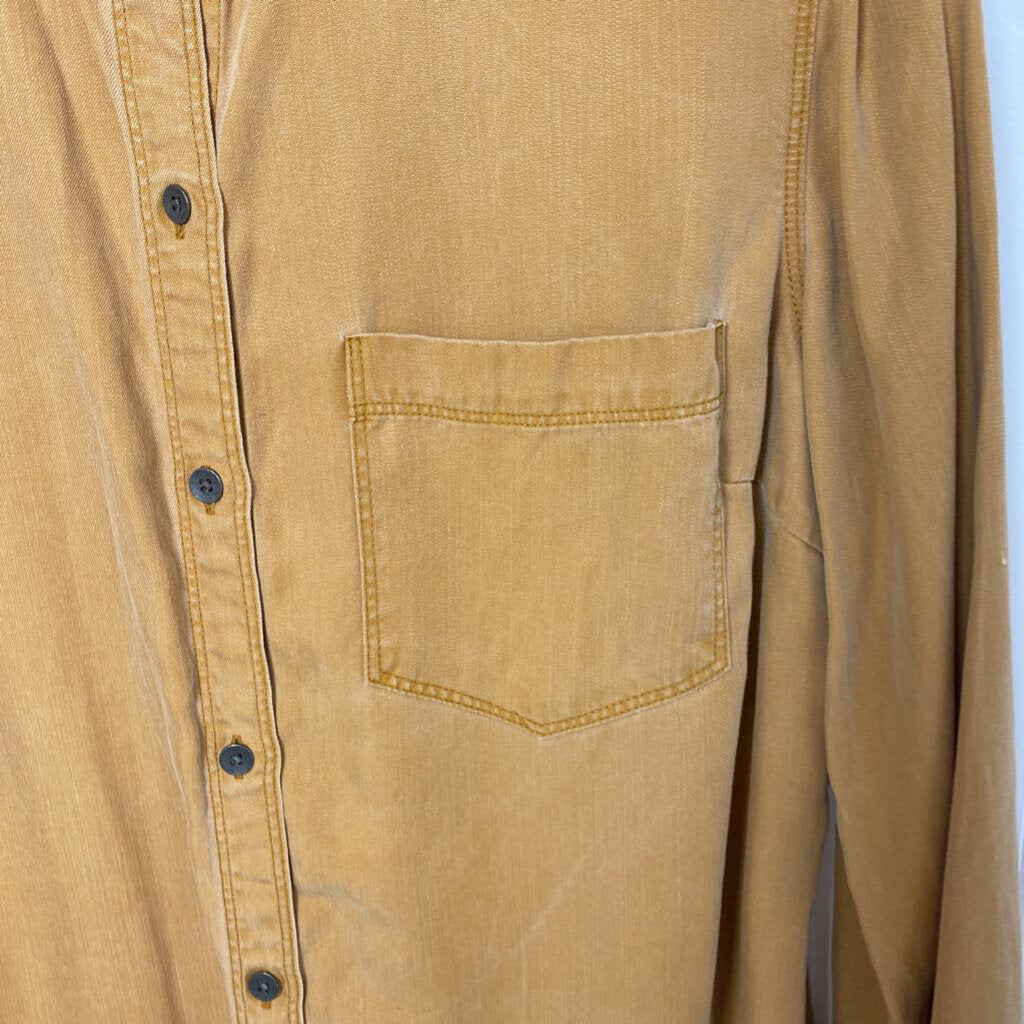LONG SLEEVED BUTTON DOWN