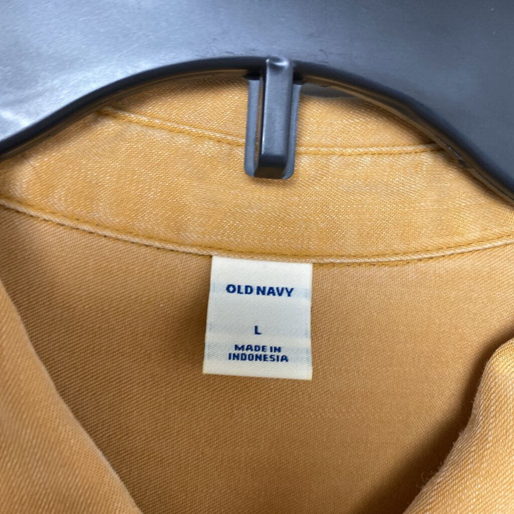 LONG SLEEVED BUTTON DOWN