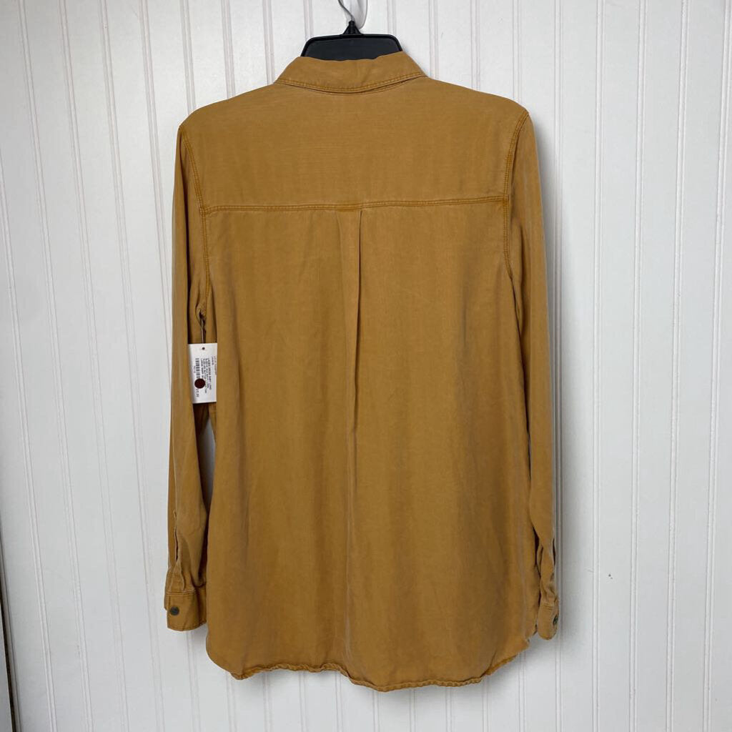 LONG SLEEVED BUTTON DOWN