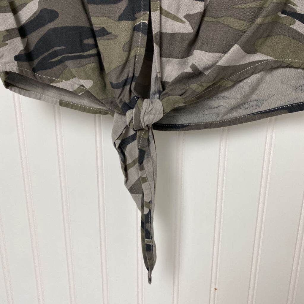 CAMO TIE WAIST BUTTON DOWN