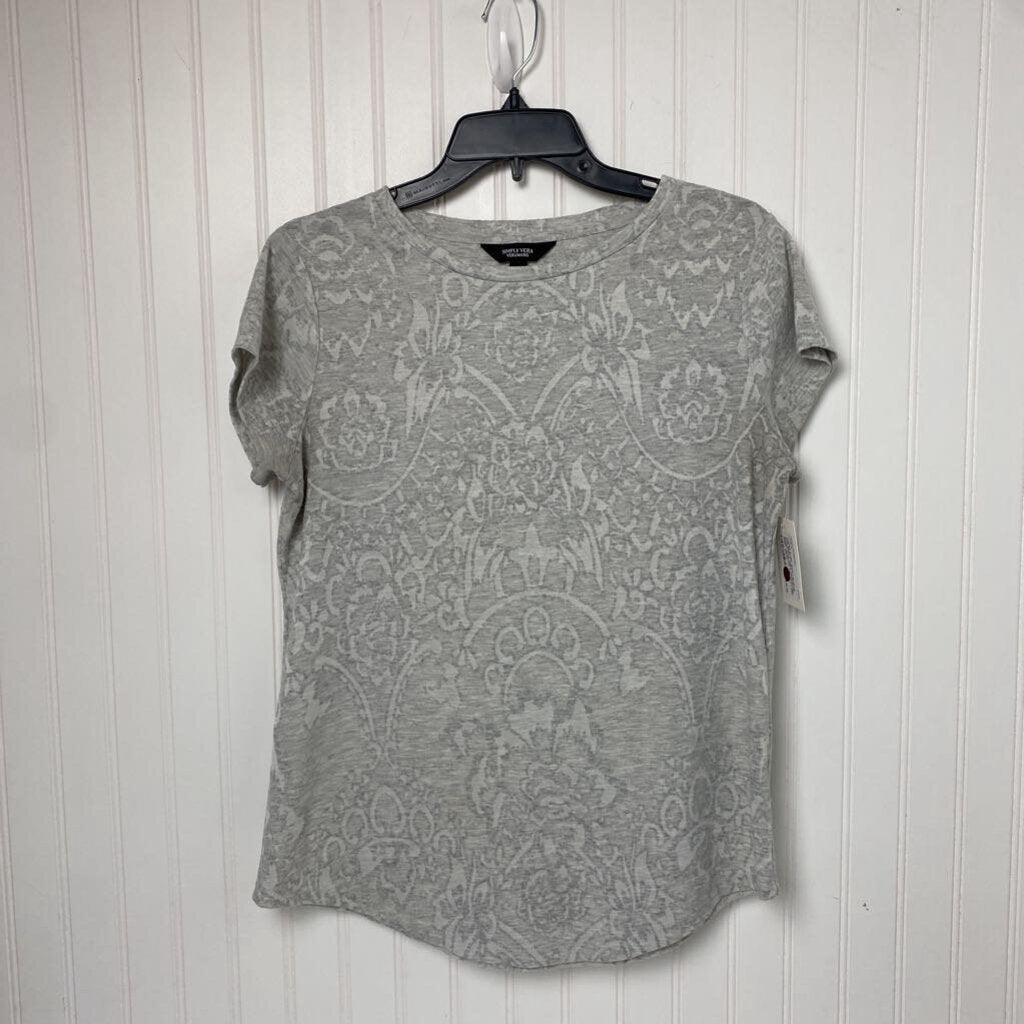 SHORT SLEEVED TOP