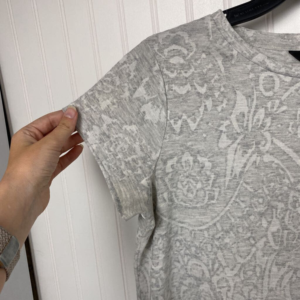 SHORT SLEEVED TOP