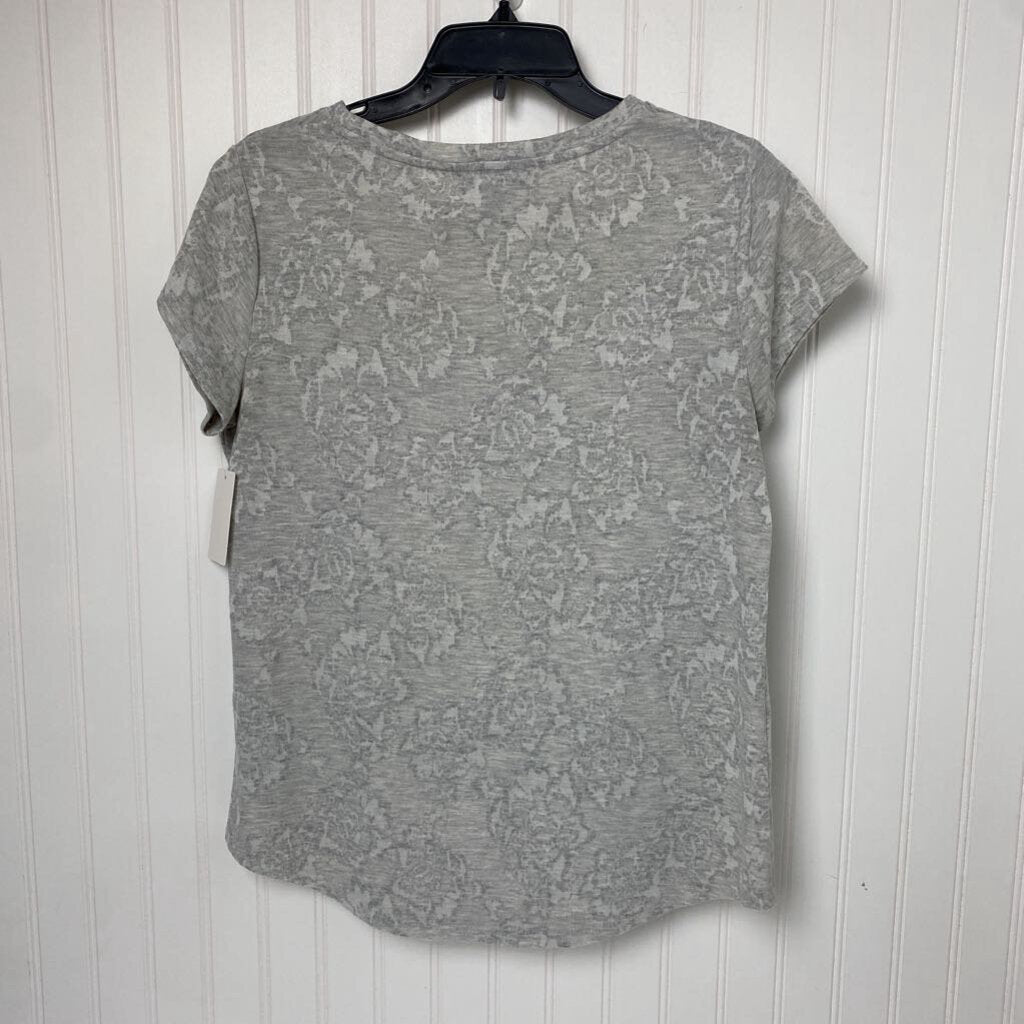 SHORT SLEEVED TOP