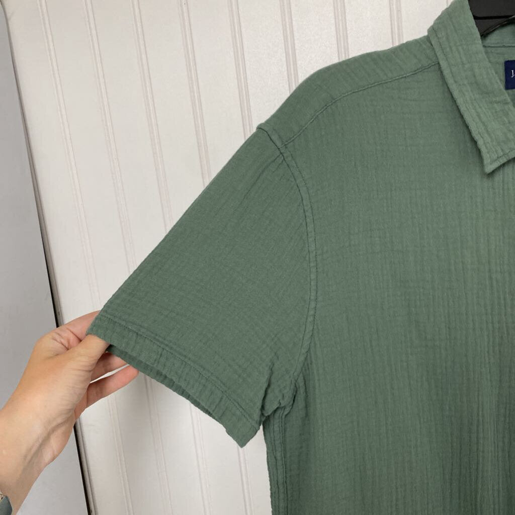 TEXTURED SHORT SLEEVED