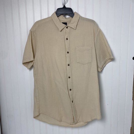 TEXTURED SHORT SLEEVED