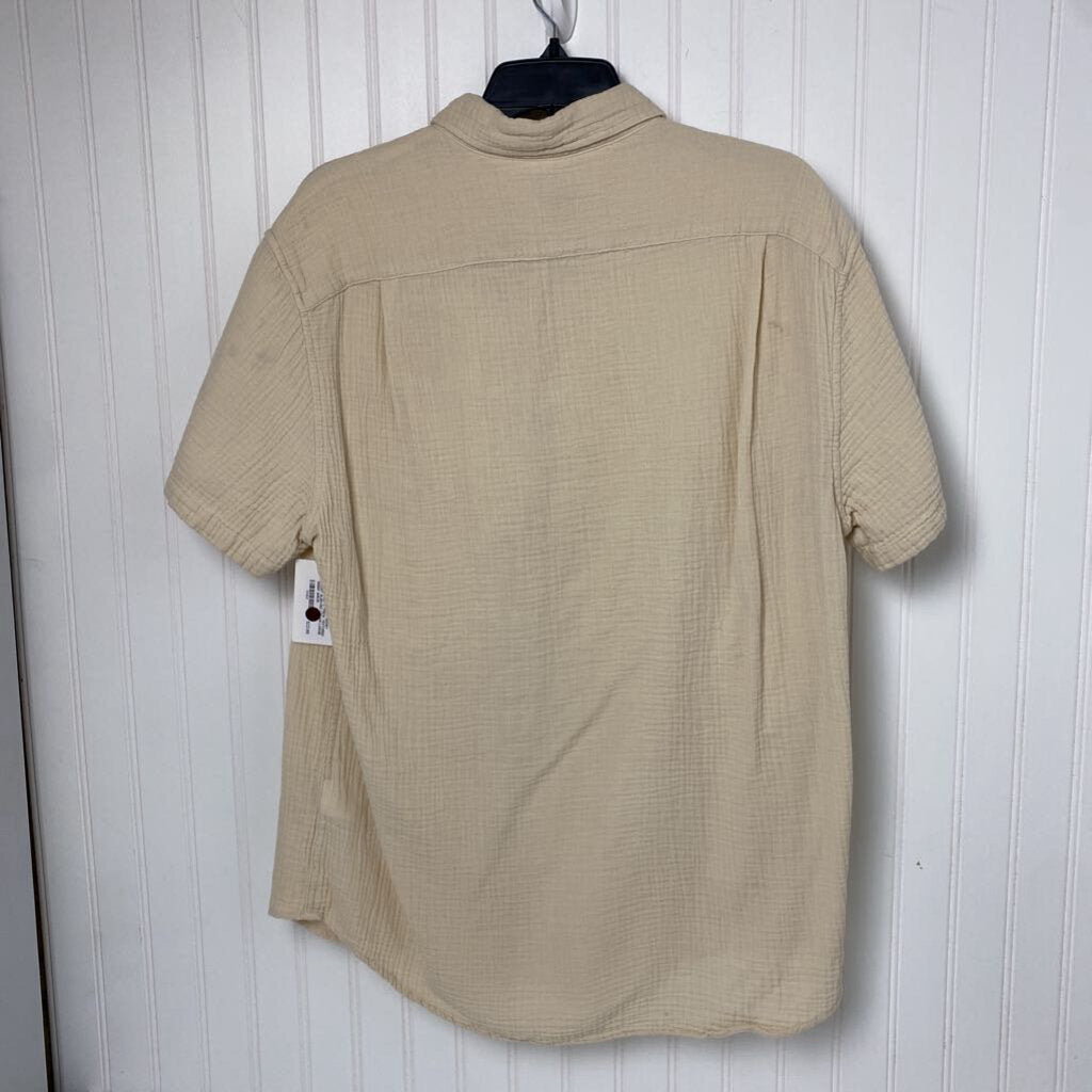 TEXTURED SHORT SLEEVED