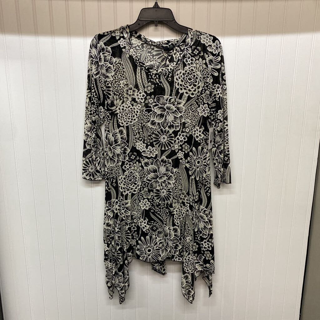 LONG SLEEVED DRESS