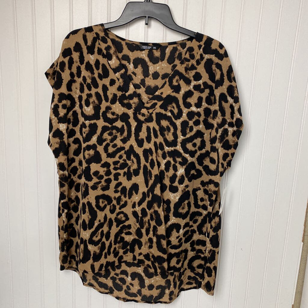 SHORT SLEEVE CHEETAH PRINT SHIRT