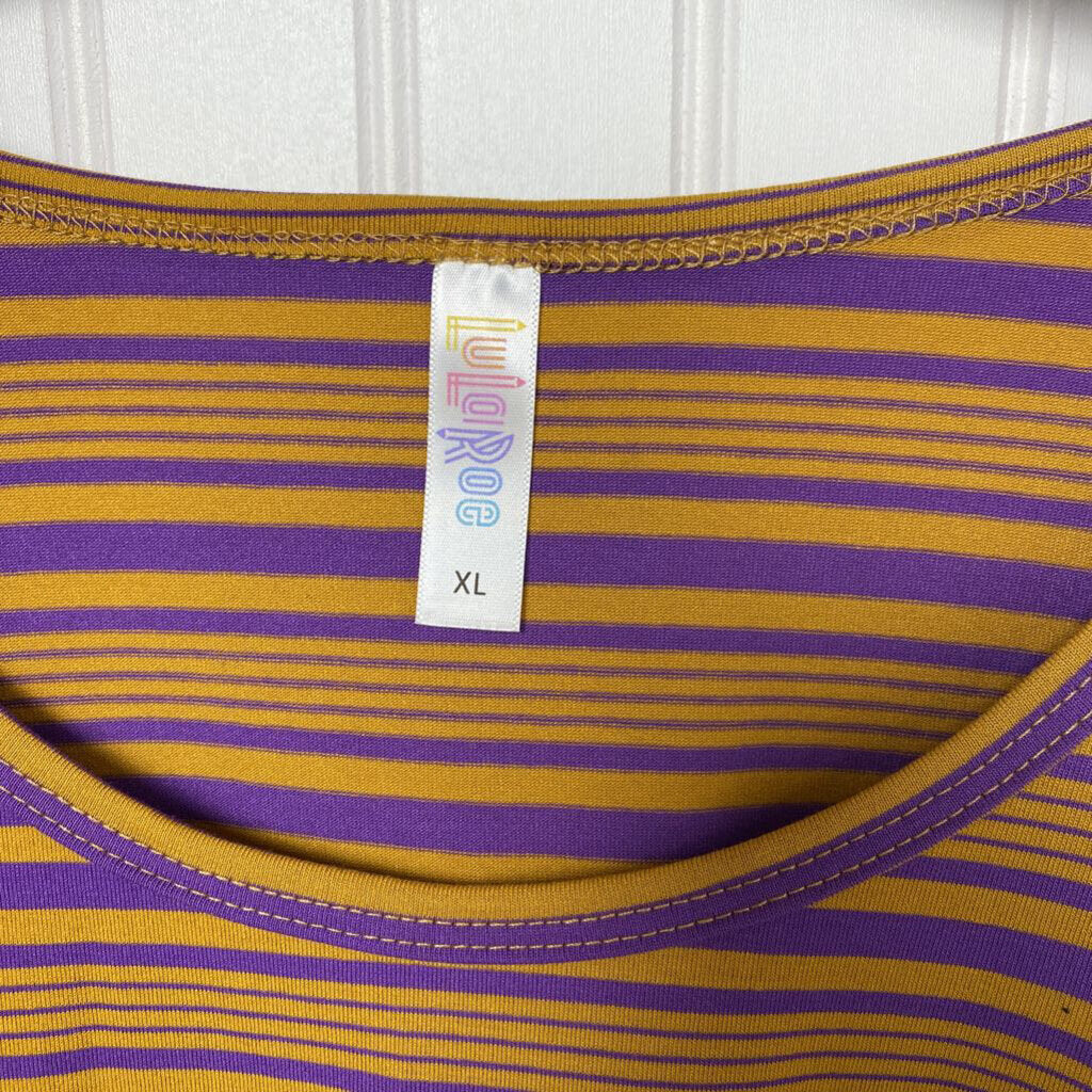 STRIPED LONG SLEEVE KNIT TOP