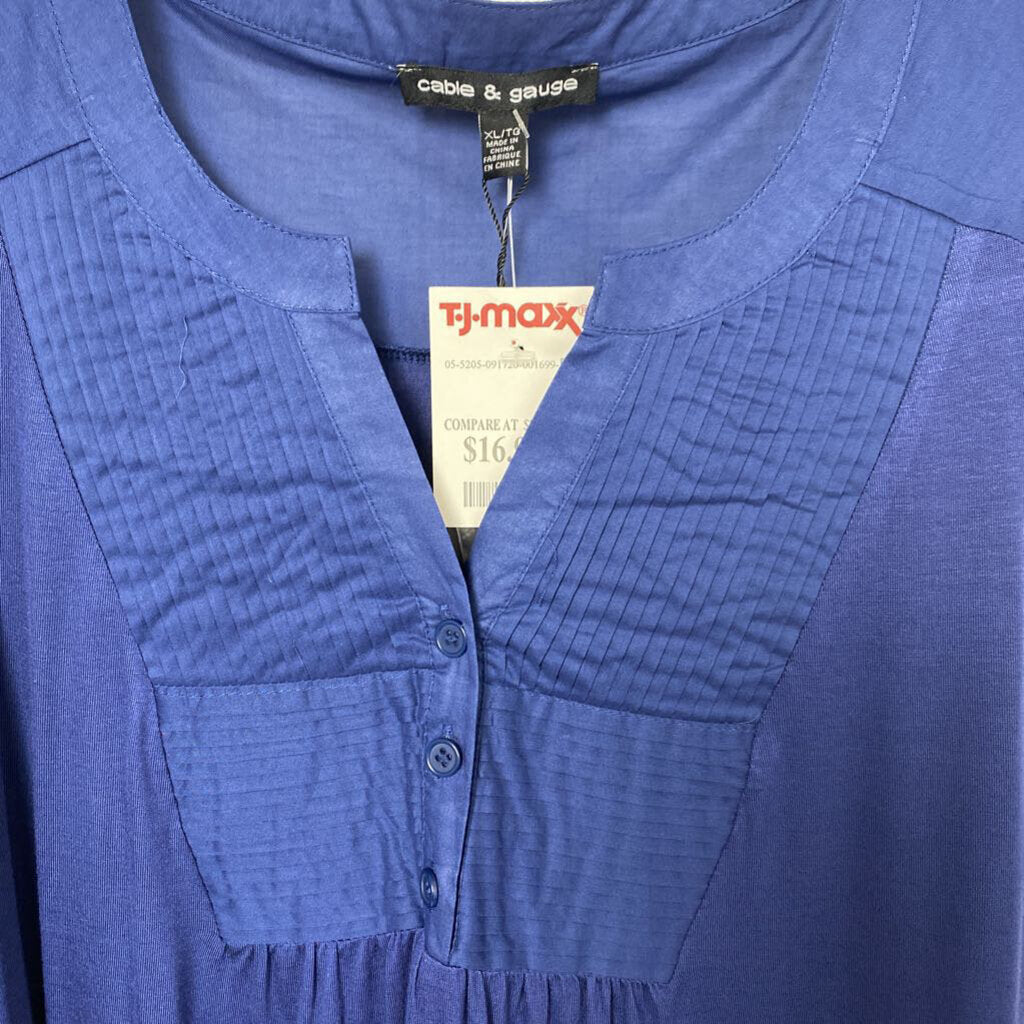 SLEEVELESS KNIT TOP