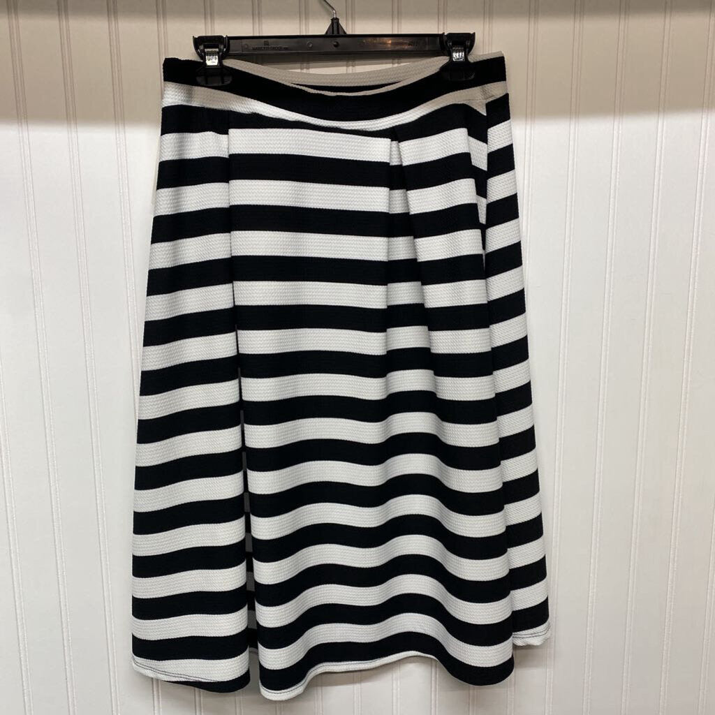 LADIES STRIPED SHORT SKIRT