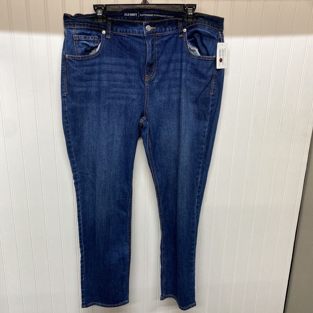 STRAIGHT LEG JEANS