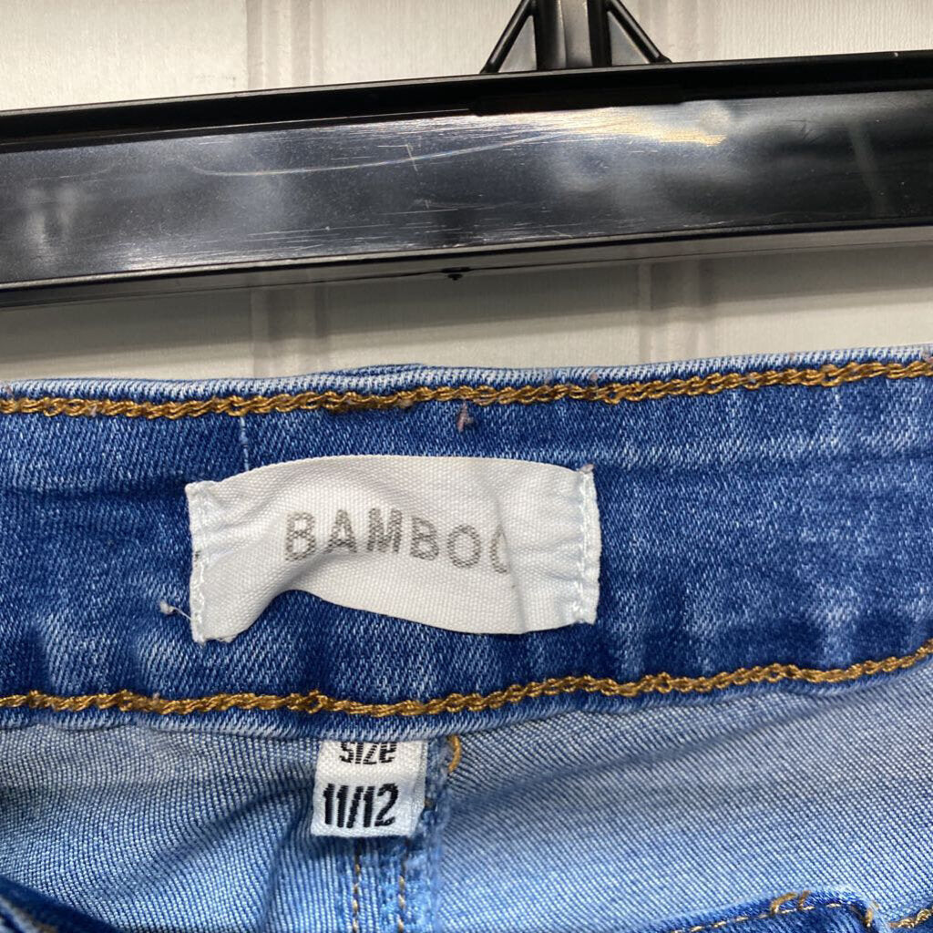 DISTRESSED DENIM JEANS
