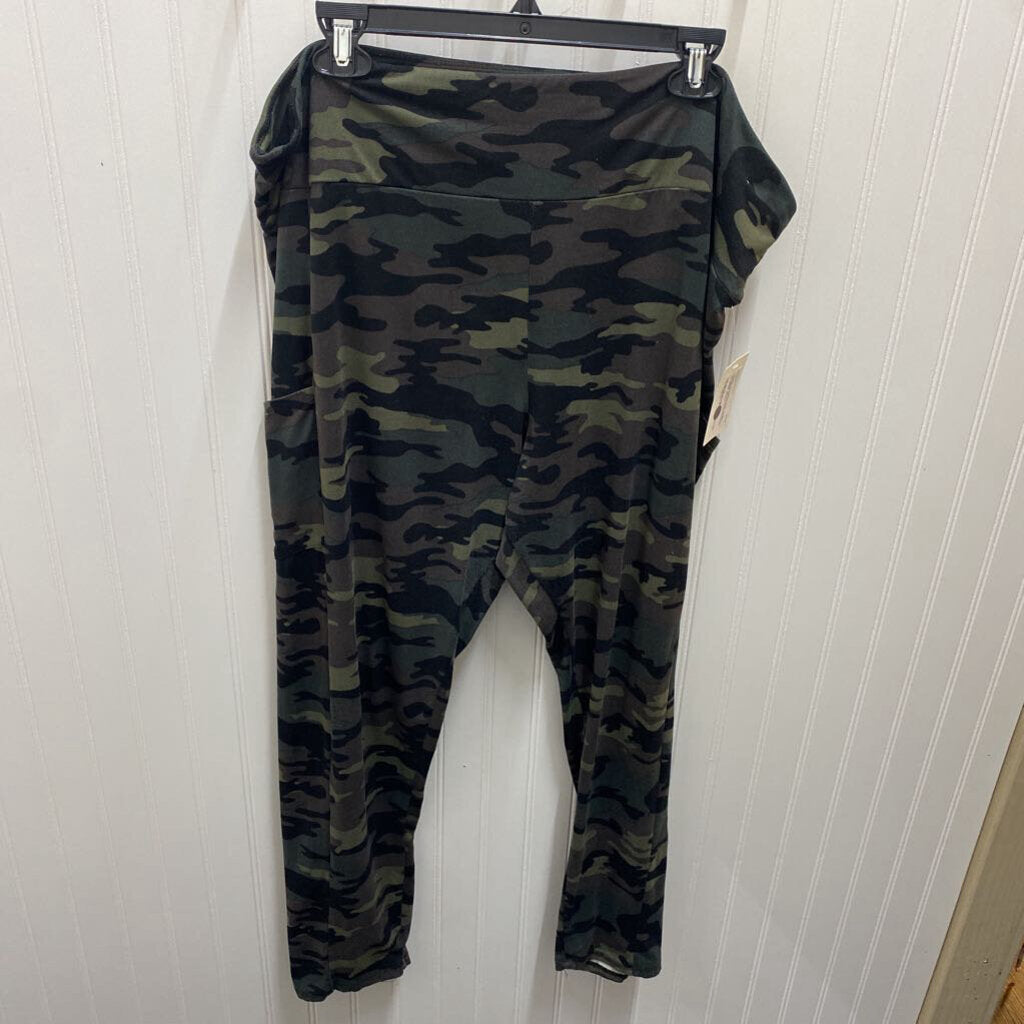 CAMO LEGGINGS WITH POCKETS