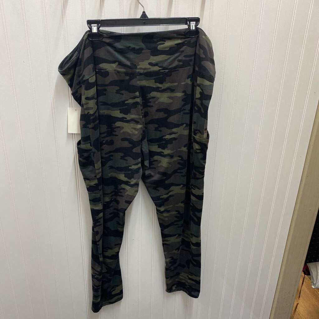 CAMO LEGGINGS WITH POCKETS