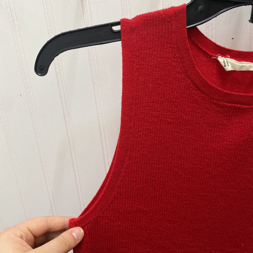 SLEEVELESS SWEATER