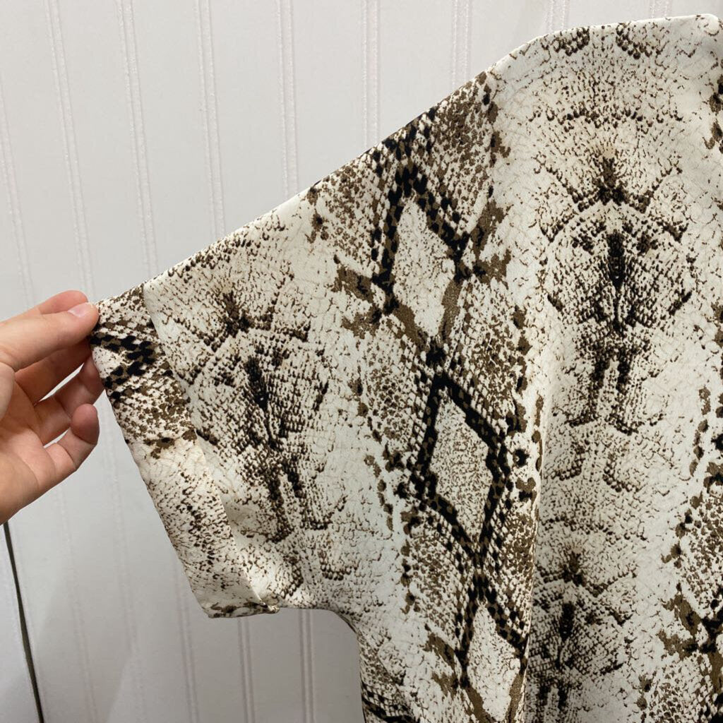 SHORT SLEEVE SNAKE PRINT TOP